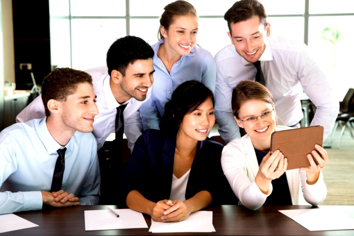 Organisation de finances personnelles avec documents et calculatrice